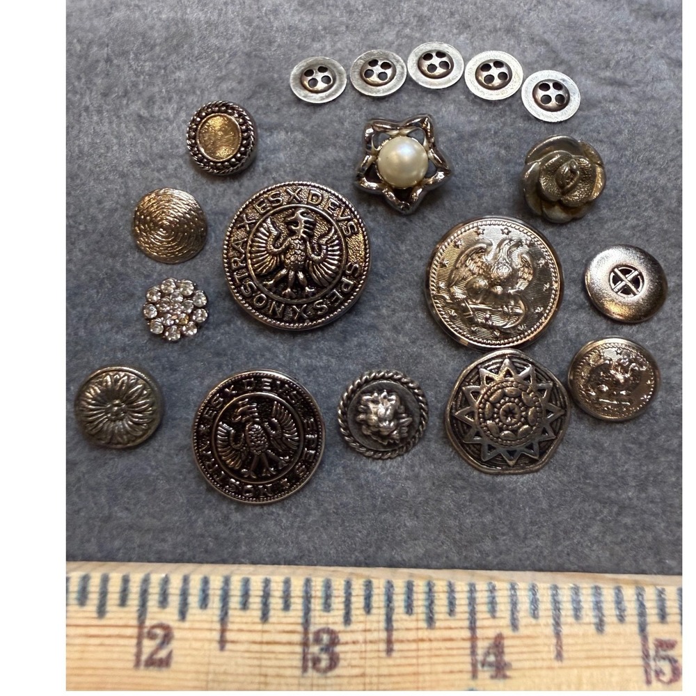 Vintage Silver & Gold Tone Button Lot Heraldic Crest/Lion Head/Mixed Metal